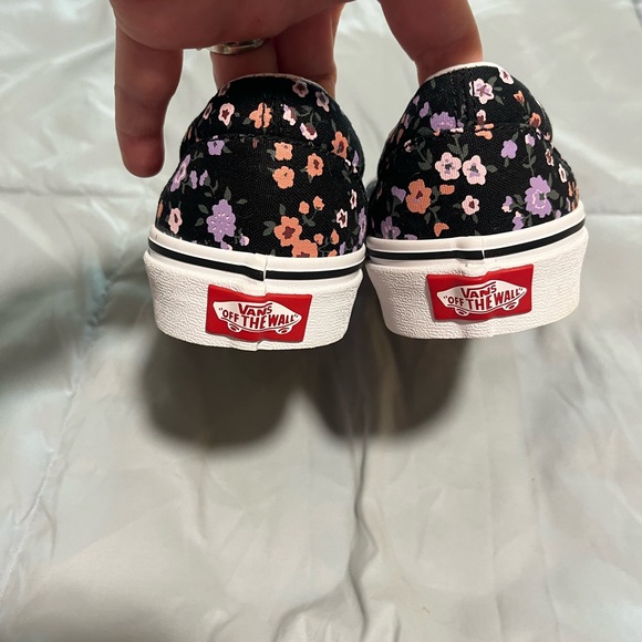 Vans Black Floral Slip-On Shoes - Picture 5 of 5